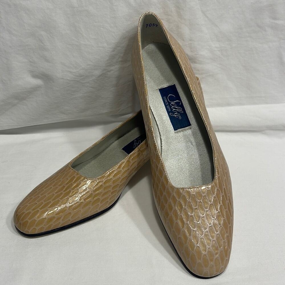 Vintage 1970’s Selly Shoes Faux Yellow Snakeskin with Block Heel Size 8.5